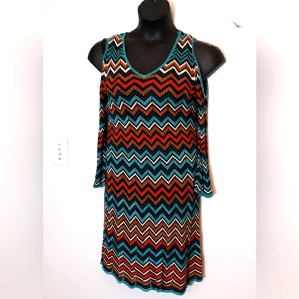 Cato cheveron knit cold shoulder dress